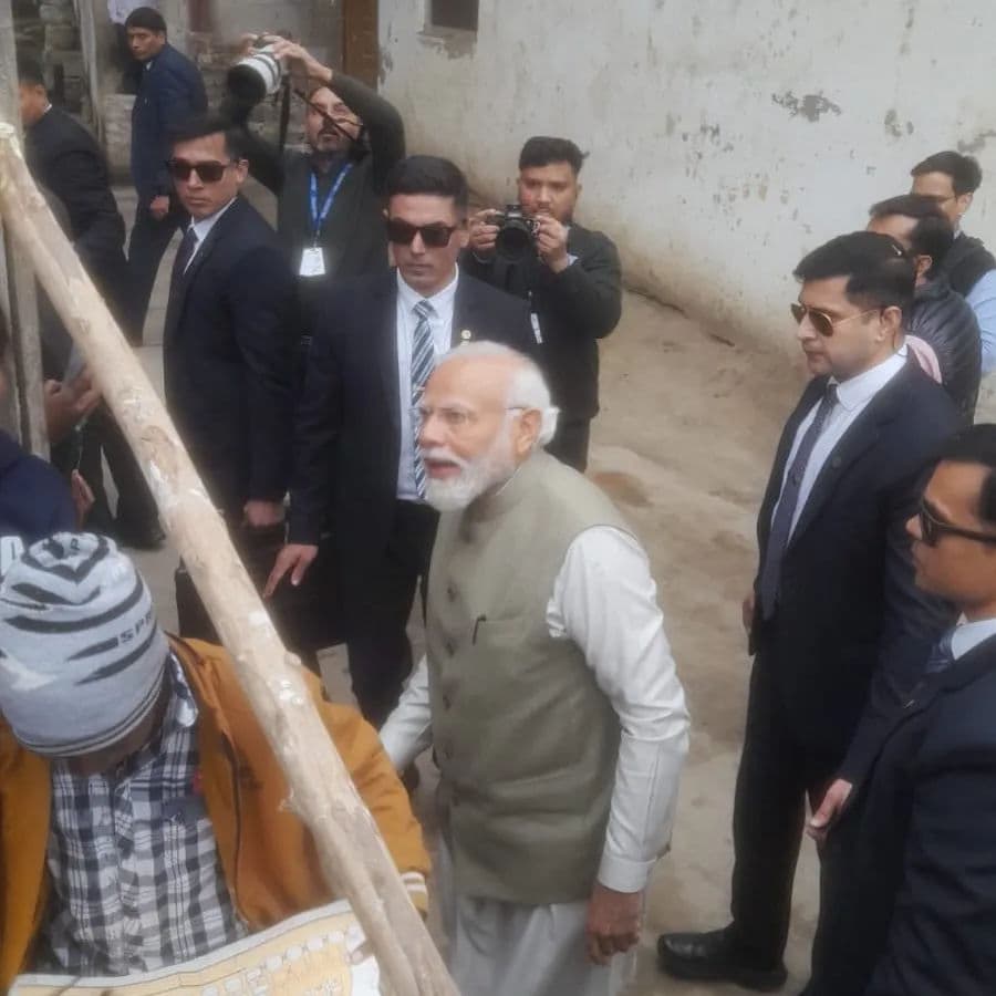 PM Modi In Ayodhya Nishad Family Meera Manjhi