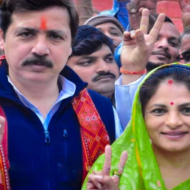 Bahubali Dhananjay Singh with wife Shrikala