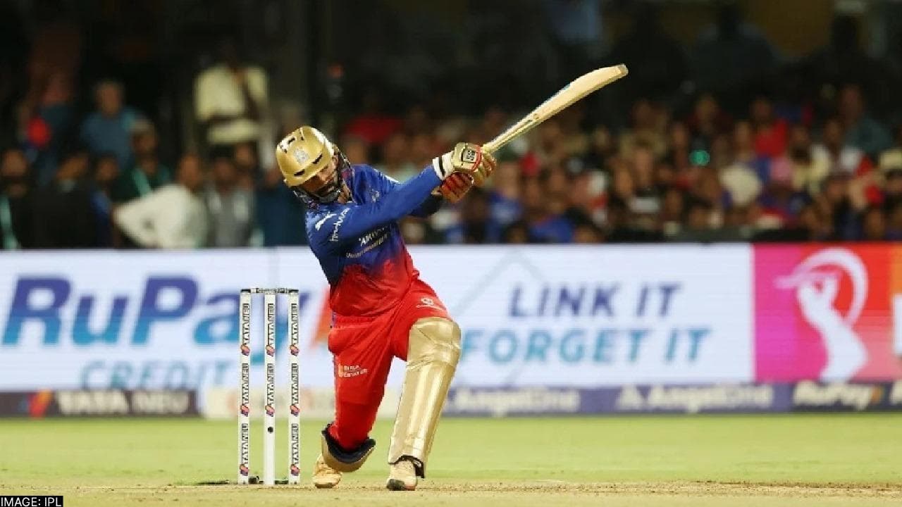 RCB Dinesh Karthik Hit Longest Six of IPL 2024