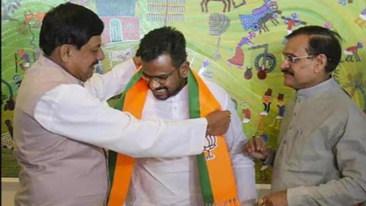 Vikram Ahake, the mayor of Chhindwara, joined the BJP on April 1