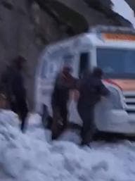 Jammu and Kashmir: Pregnant Woman Rescued From Avalanche in Zoji La Area of Sonamarg