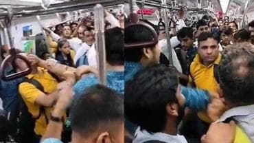 Fight in Delhi Metro

IMAGE- TWITTER