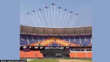 अहमदाबाद के नरेंद्र मोदी स्टेडियम में भारतीय वायु सेना की रिहर्सल- (PC- X@CricCrazyJohns
)